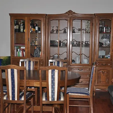 Djuric بيت ضيافة